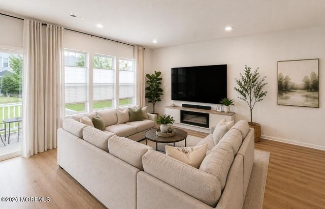 4 Victoria Gardens Square, Neptune Township, NJ 07753