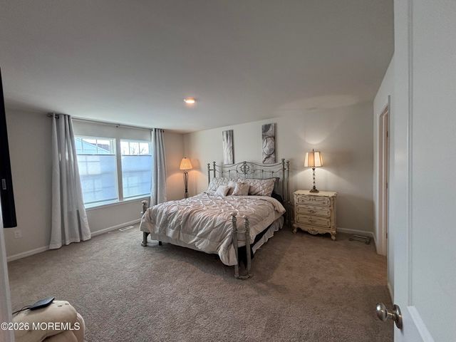 4 Victoria Gardens Square, Neptune Township, NJ 07753