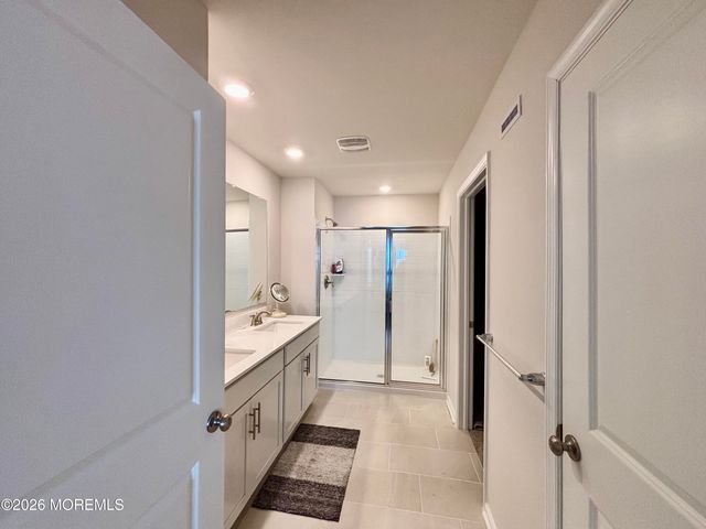 4 Victoria Gardens Square, Neptune Township, NJ 07753