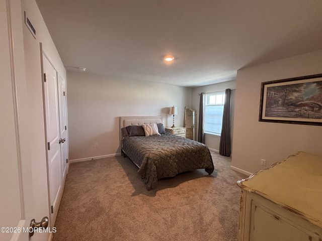 4 Victoria Gardens Square, Neptune Township, NJ 07753