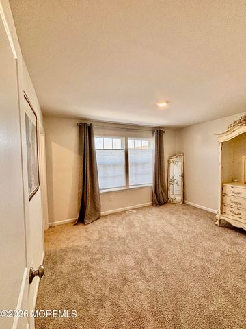 4 Victoria Gardens Square, Neptune Township, NJ 07753