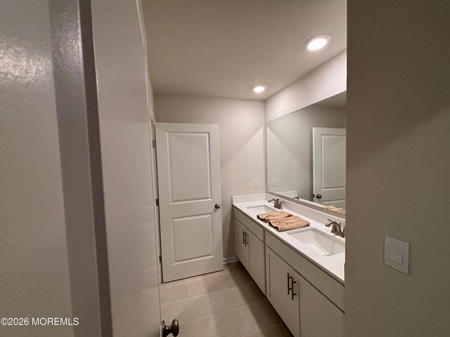 4 Victoria Gardens Square, Neptune Township, NJ 07753