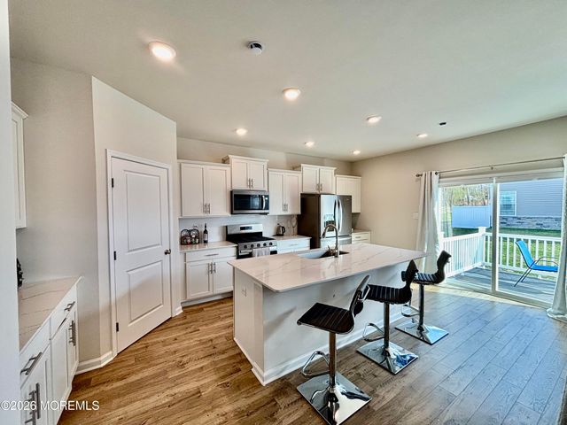 4 Victoria Gardens Square, Neptune Township, NJ 07753