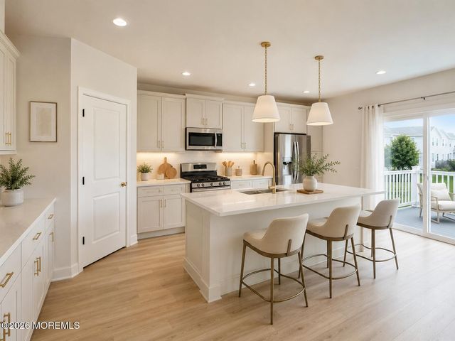 4 Victoria Gardens Square, Neptune Township, NJ 07753