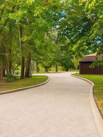 2405 Carriage Lamp Lane, Conroe, TX 77384