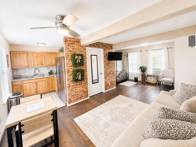 2405 Carriage Lamp Lane, Conroe, TX 77384