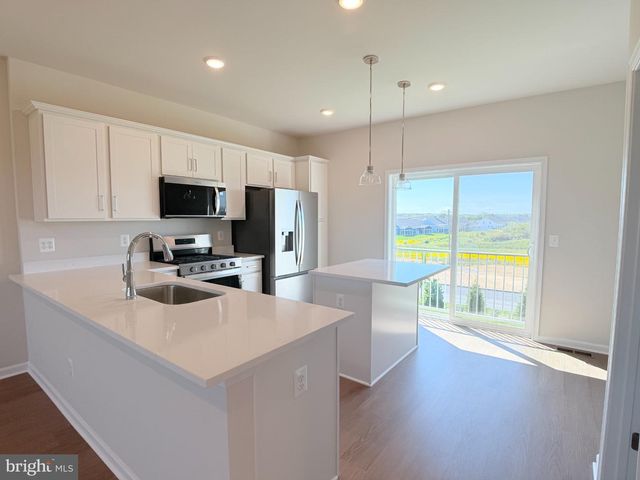 136 SWANSONG PL, Winchester, VA 22603