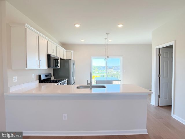 136 SWANSONG PL, Winchester, VA 22603