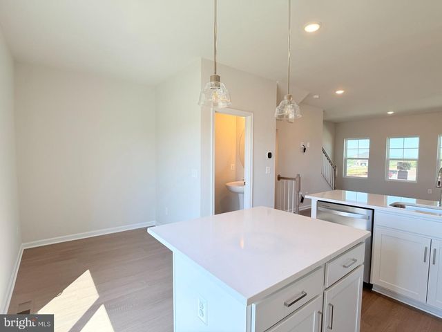 136 SWANSONG PL, Winchester, VA 22603