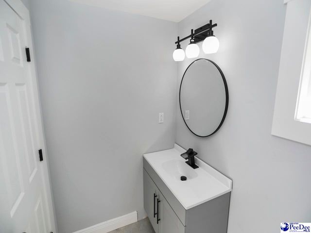 906 Gladstone, Florence, SC 29501