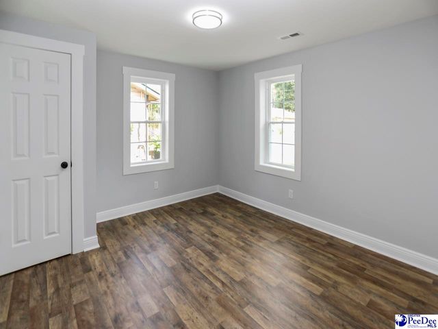 906 Gladstone, Florence, SC 29501