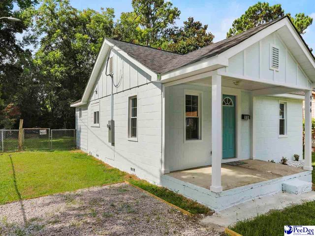 906 Gladstone, Florence, SC 29501