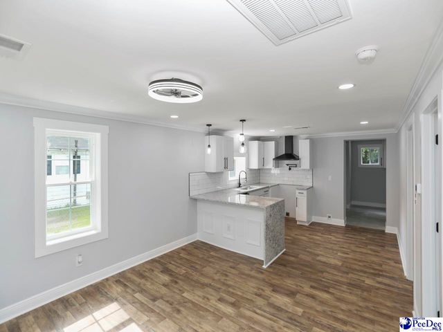 906 Gladstone, Florence, SC 29501