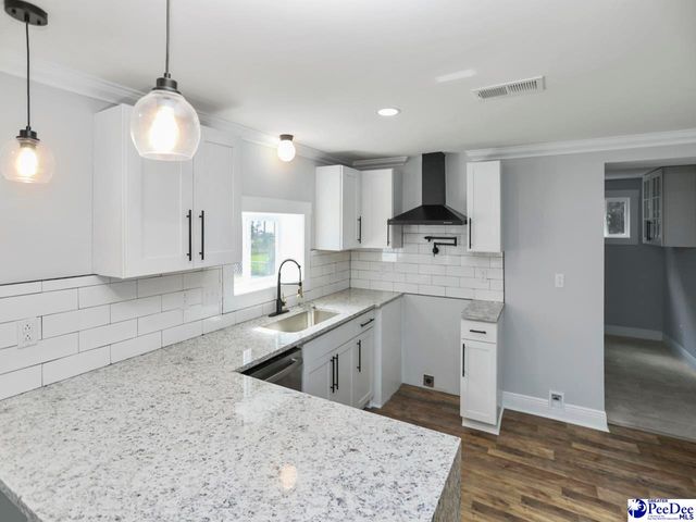 906 Gladstone, Florence, SC 29501