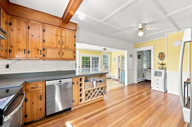 143 Park St, Easthampton, MA 01027