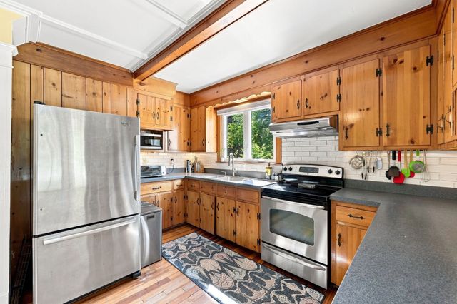 143 Park St, Easthampton, MA 01027