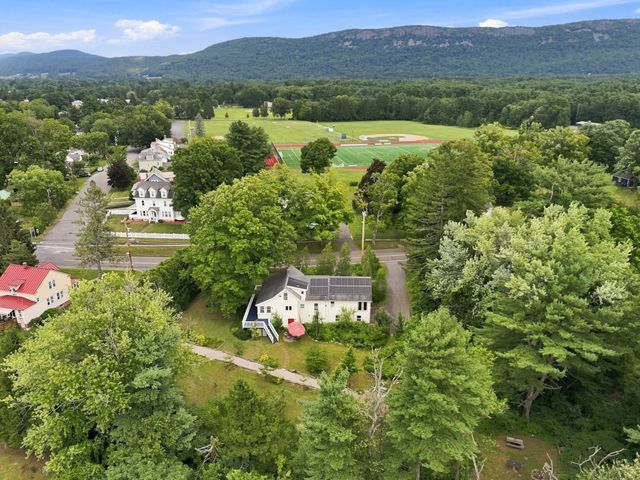 143 Park St, Easthampton, MA 01027