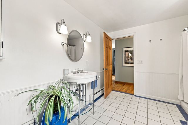 143 Park St, Easthampton, MA 01027