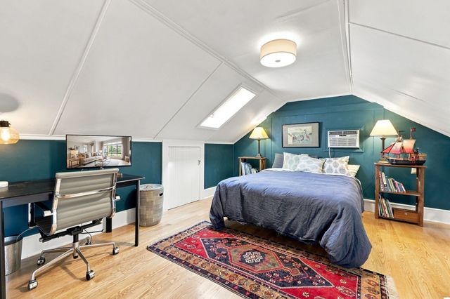 143 Park St, Easthampton, MA 01027