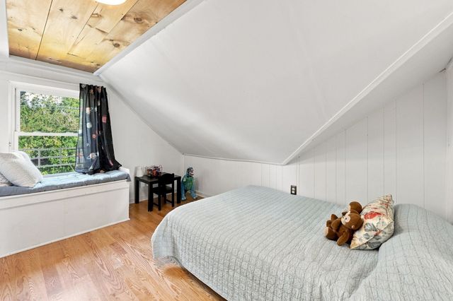 143 Park St, Easthampton, MA 01027