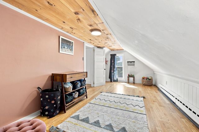 143 Park St, Easthampton, MA 01027