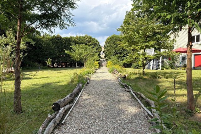143 Park St, Easthampton, MA 01027