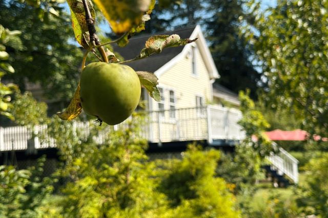 143 Park St, Easthampton, MA 01027