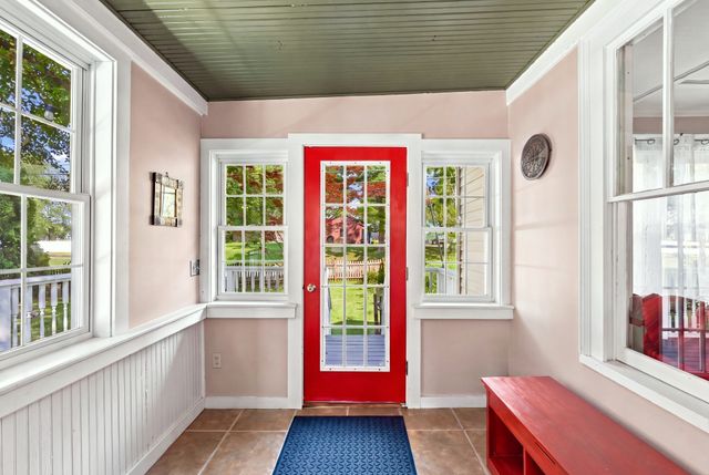 143 Park St, Easthampton, MA 01027