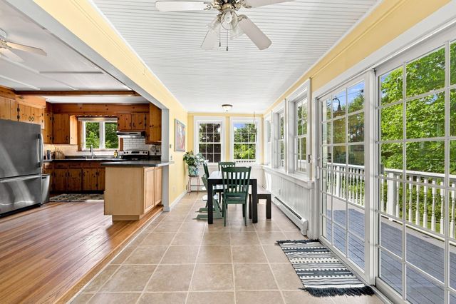 143 Park St, Easthampton, MA 01027