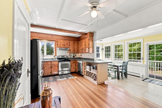 143 Park St, Easthampton, MA 01027