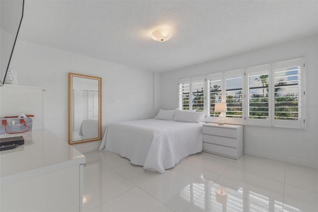 1100 N SHORE DRIVE NE 304, St Petersburg, FL 33701