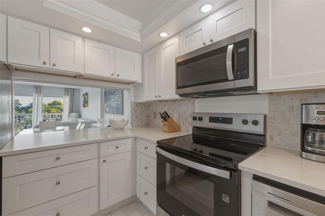1100 N SHORE DRIVE NE 304, St Petersburg, FL 33701