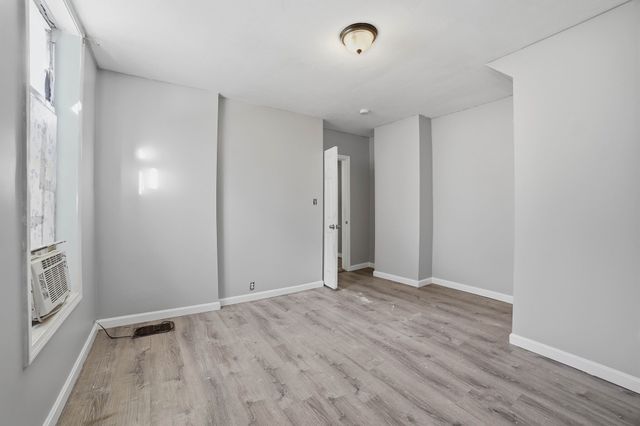 9 Freeland St 1R, Worcester, MA 01603