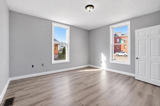 9 Freeland St 1R, Worcester, MA 01603