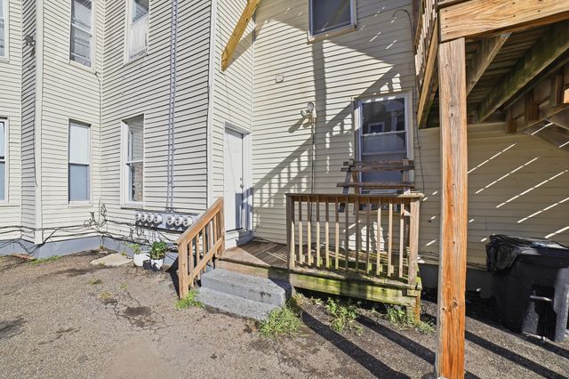 9 Freeland St 1R, Worcester, MA 01603