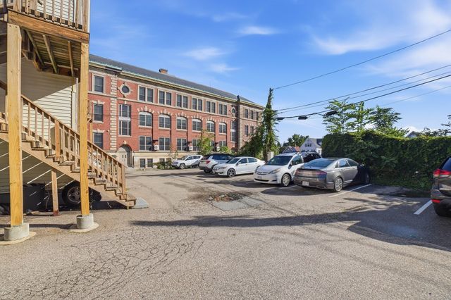 9 Freeland St 1R, Worcester, MA 01603