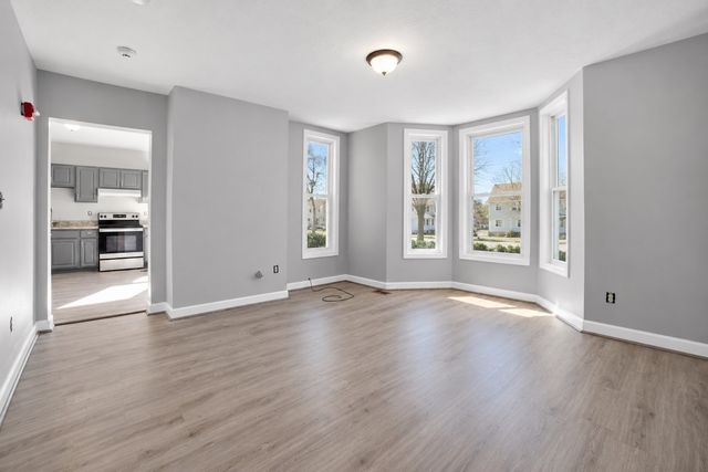 9 Freeland St 1R, Worcester, MA 01603