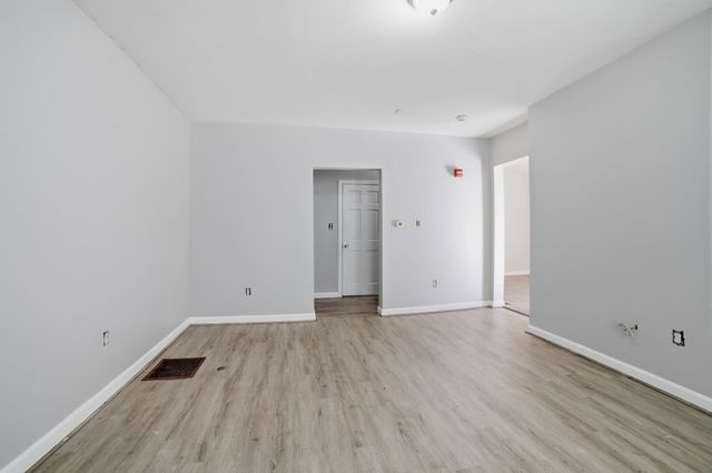 9 Freeland St 1R, Worcester, MA 01603