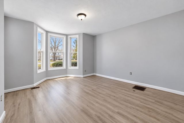 9 Freeland St 1R, Worcester, MA 01603