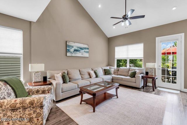 7 Festival Court, Howell, NJ 07731