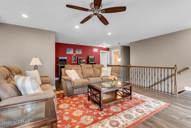 7 Festival Court, Howell, NJ 07731
