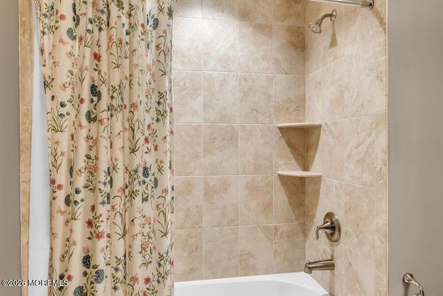 7 Festival Court, Howell, NJ 07731