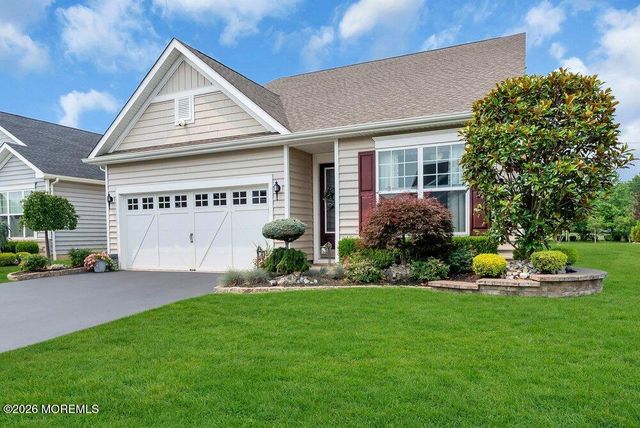 7 Festival Court, Howell, NJ 07731