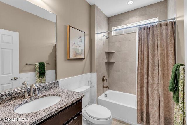 7 Festival Court, Howell, NJ 07731