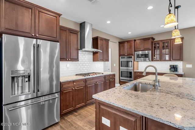 7 Festival Court, Howell, NJ 07731