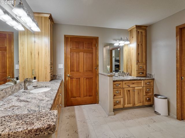 23456 S SCHIEFFER Rd, Colton, OR 97017