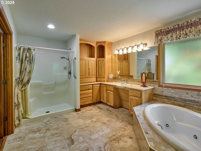 23456 S SCHIEFFER Rd, Colton, OR 97017