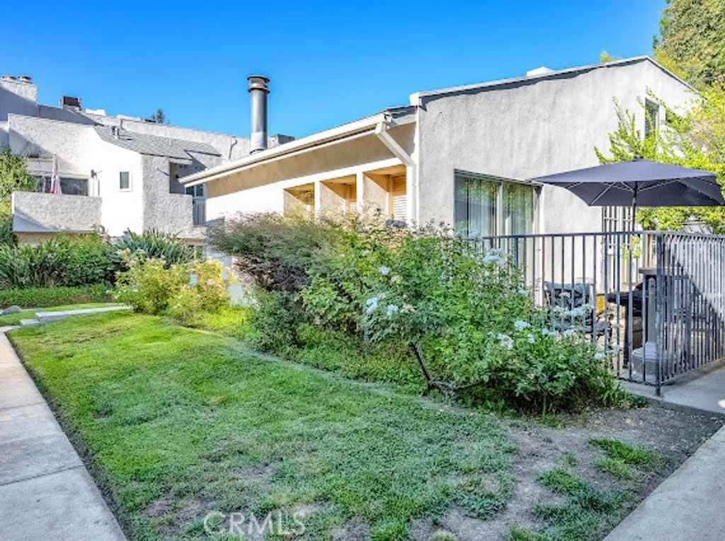 18411 Hatteras 114, Tarzana, CA 91356 — photo 2