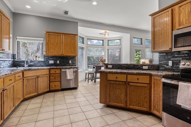 12 Springwood CIR, Wimberley, TX 78676
