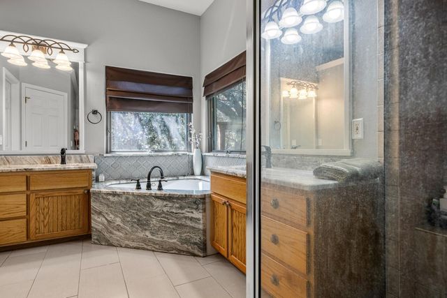 12 Springwood CIR, Wimberley, TX 78676
